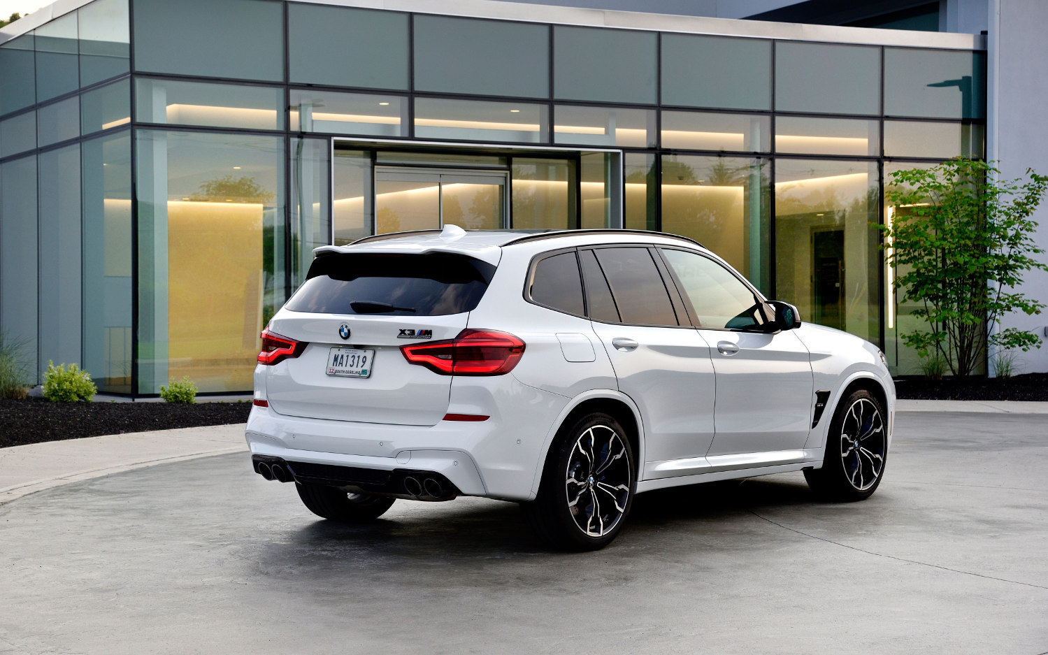 Comparison - BMW X3 M 2020 - vs - Subaru Forester Sport 2019 | SUV Drive